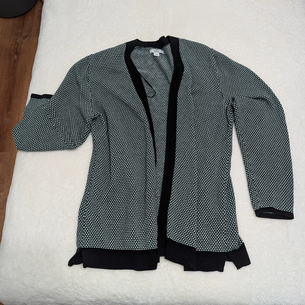 Croft & Barrow Black Trim White Pattern Cardigan - Picture 2 of 3